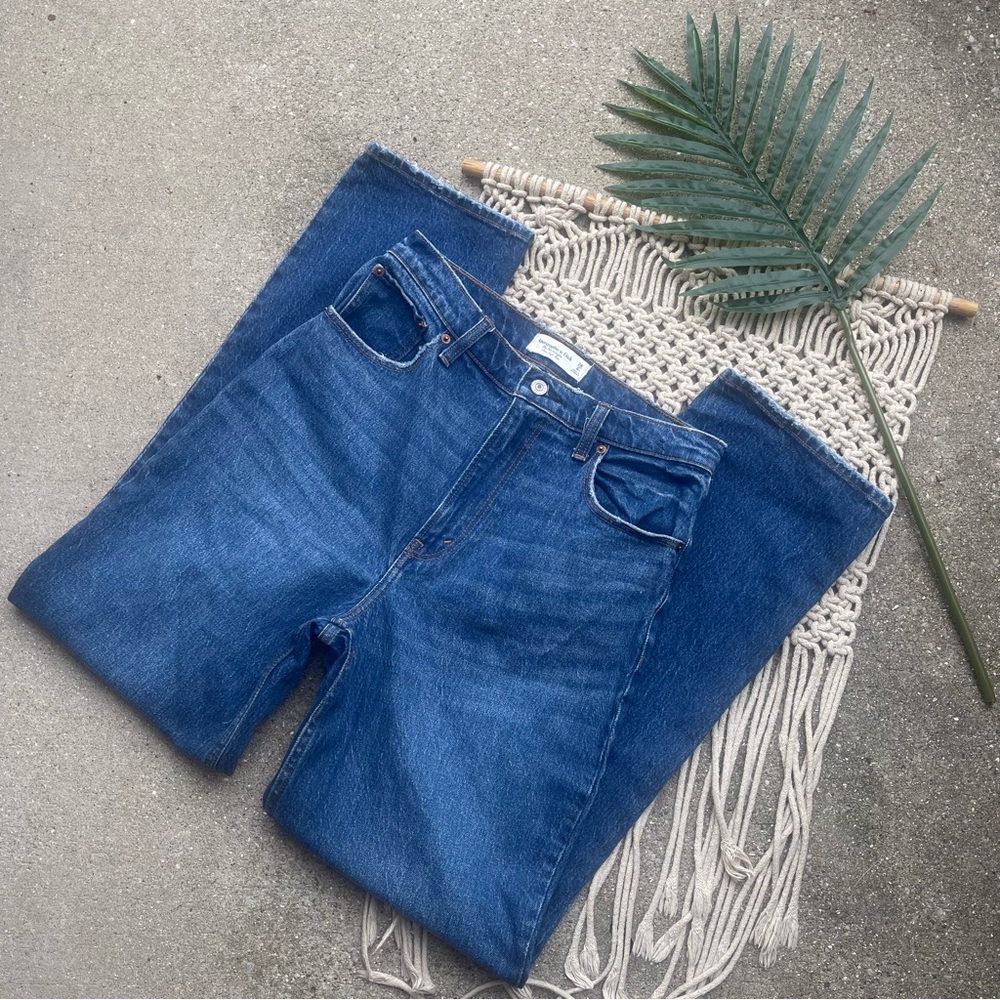 Abercrombie & Fitch High Rise Jeans Size 28 / 6 R - The ‘90s Straight